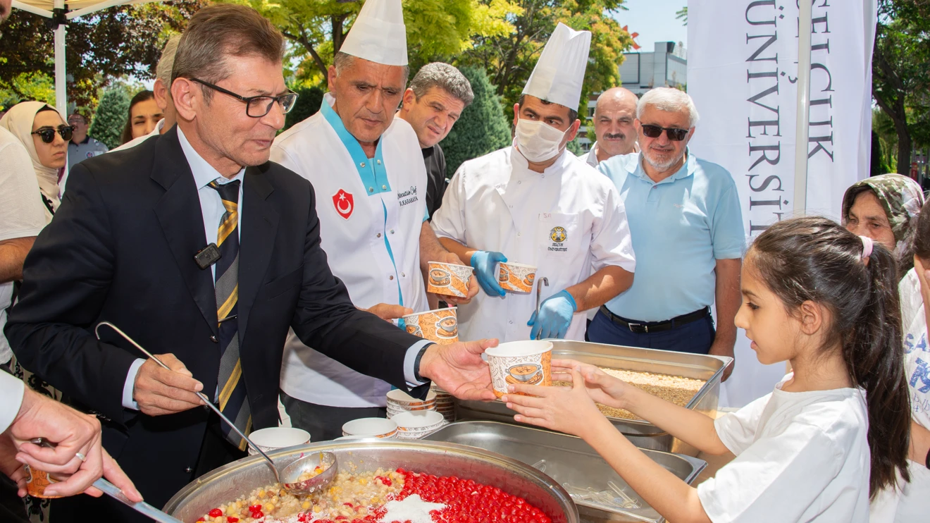 Selçuk Üniversitesinde aşure ikramı